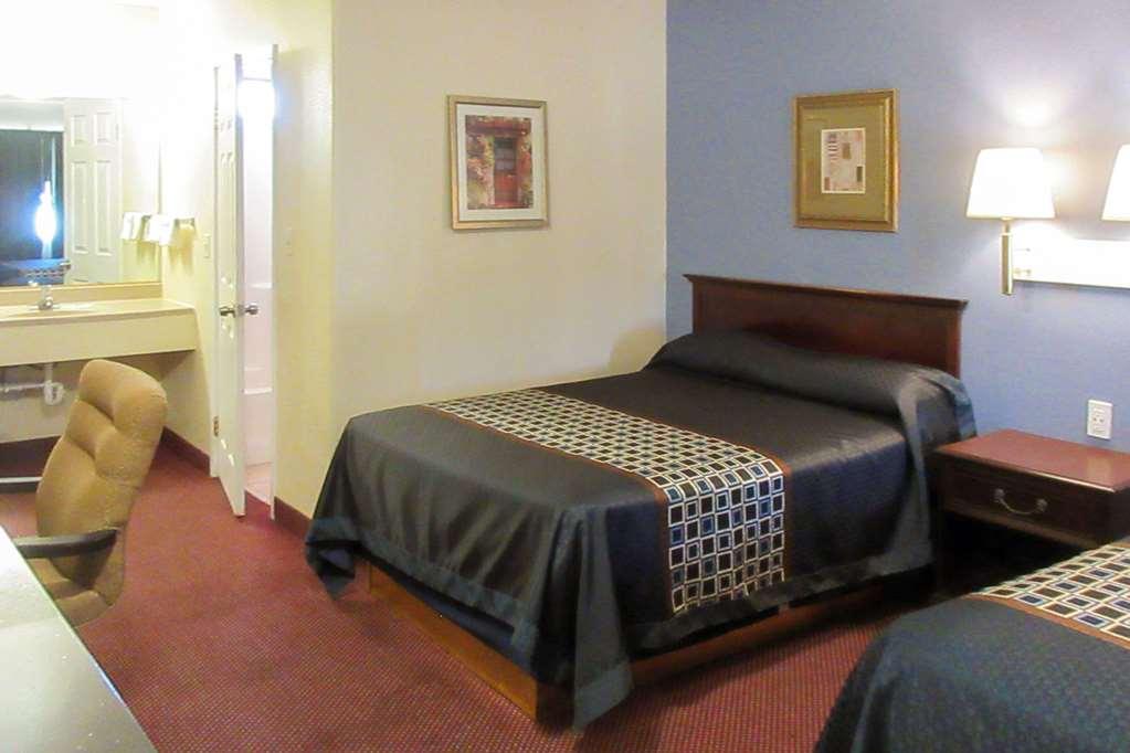 Rodeway Inn & Suites Blythe I-10 Room photo